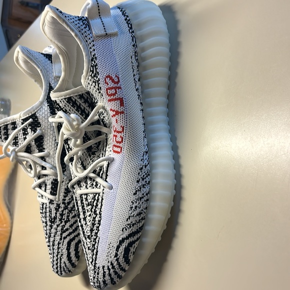 Selling brand new Adidas Yeezy Boost 350 V2 tennis shoes - Picture 6 of 6